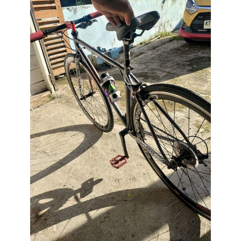 SEPEDA ROADBIKE UNITED