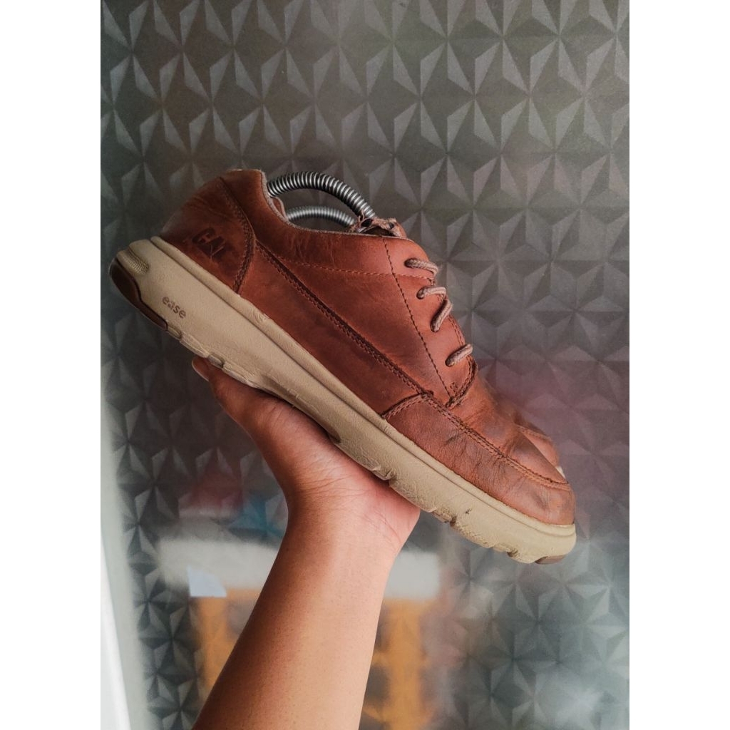 sepatu Caterpillar SZ 41 second bekas preloved