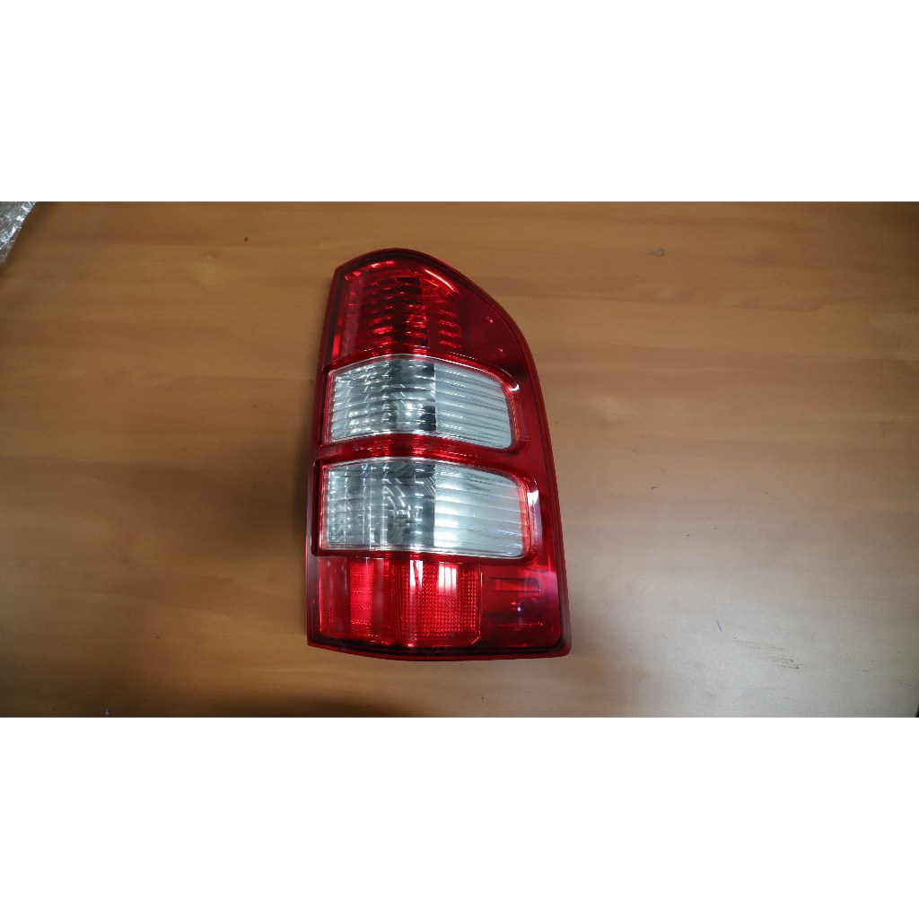 STOPLAMP KANAN ISUZU ELF NKR 55 MICROBUS 2014, STOPLAMPRH1