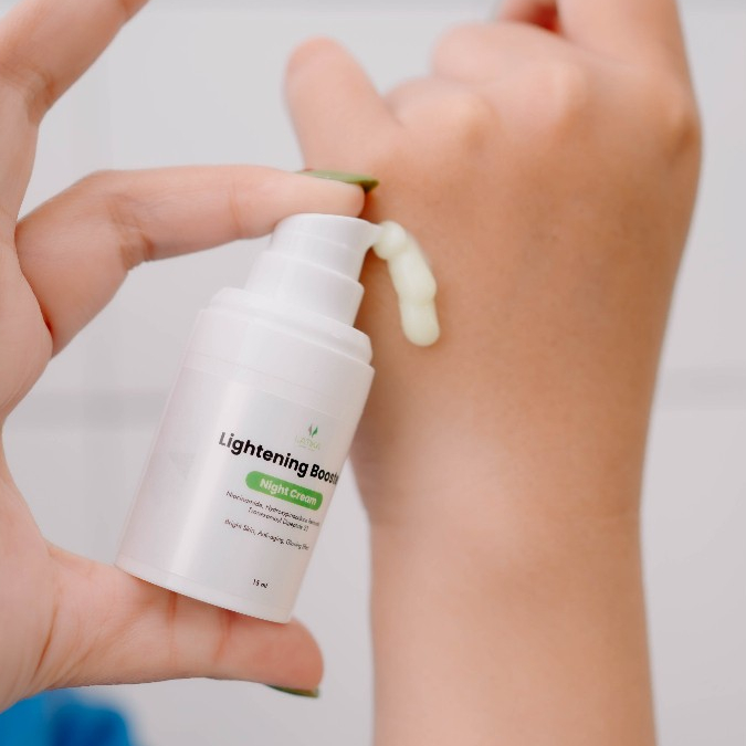 LATIKA CREAM MALAM LIGHTENING BOOSTER RETINOL CREAM PELEMBAB WAJAH AMPUH MENCERAHKAN MENYAMARKAN FLE