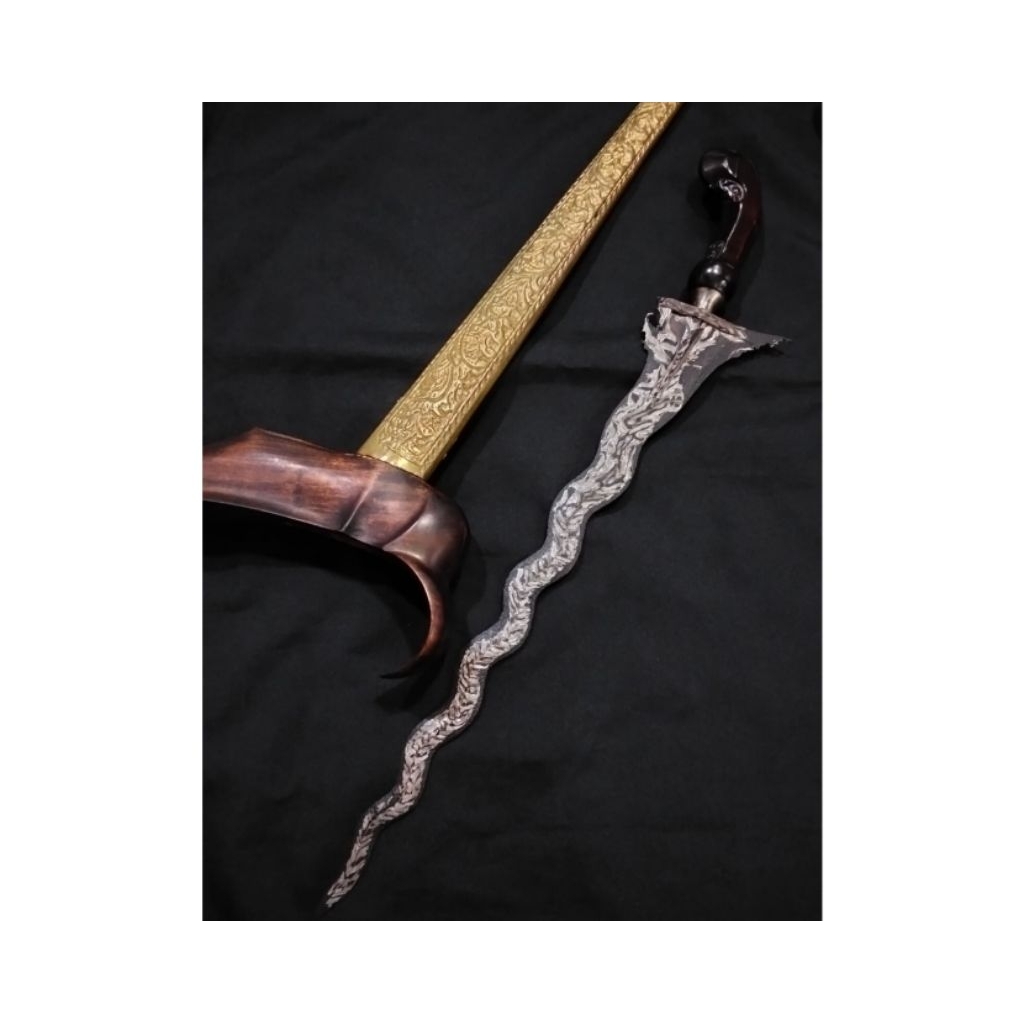Keris Jawa Kuno Sangkelat Luk 13 Pamor Largangsir Warangka Ladrang Solo - Keris Sepuh Majapahit