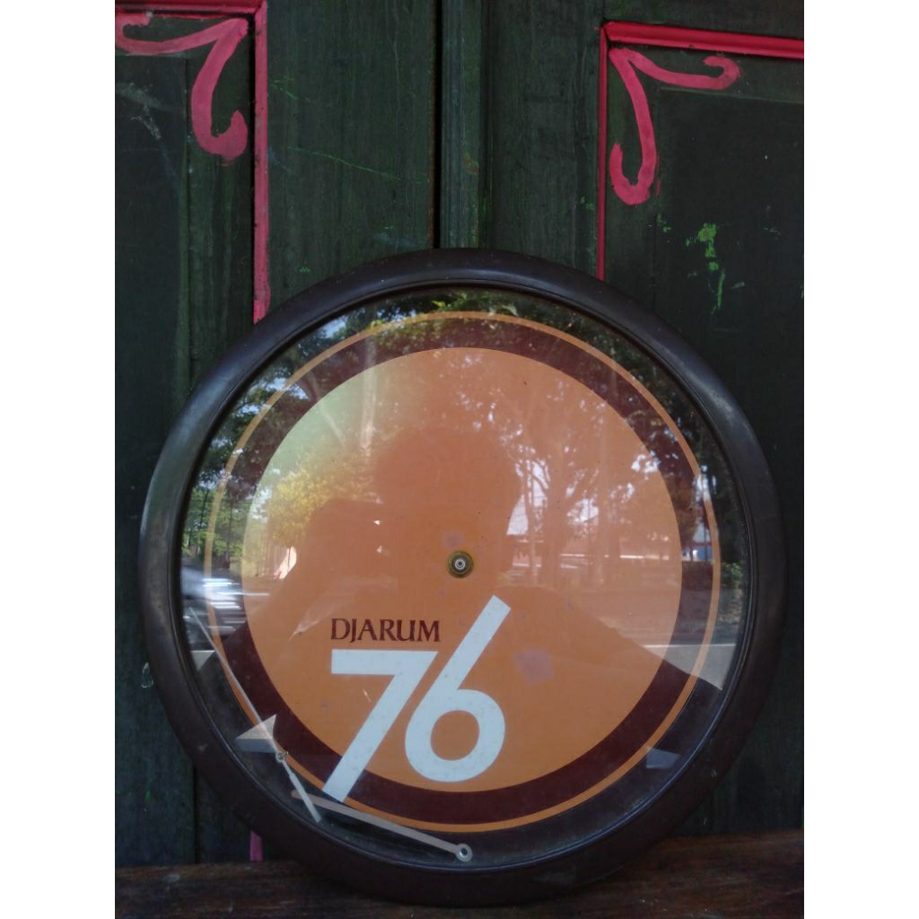 jam dinding bermerek djarum 76
