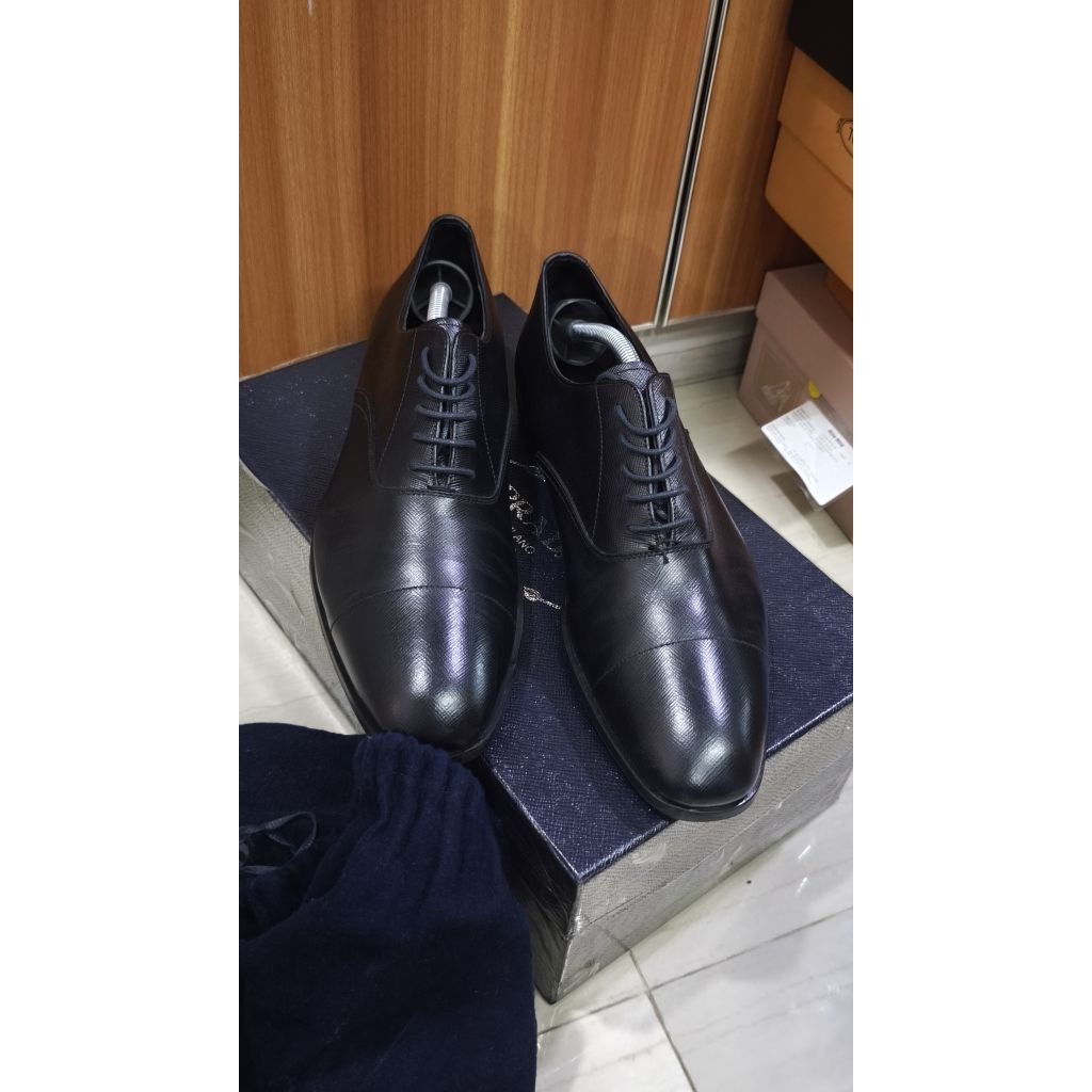 Preloved Sepatu Prada Pria Authentic