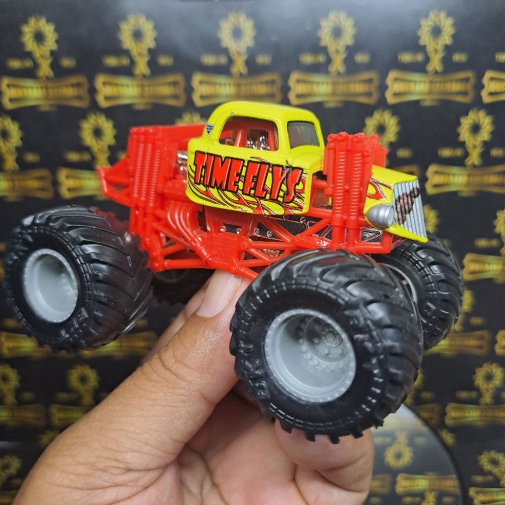 99% LOOSE MONSTER JAM LOOSE MONSTER JAM TIME FLYS MONSTER JAM 1:64 MONSTER JAM KOLPRI KONDISI 99%