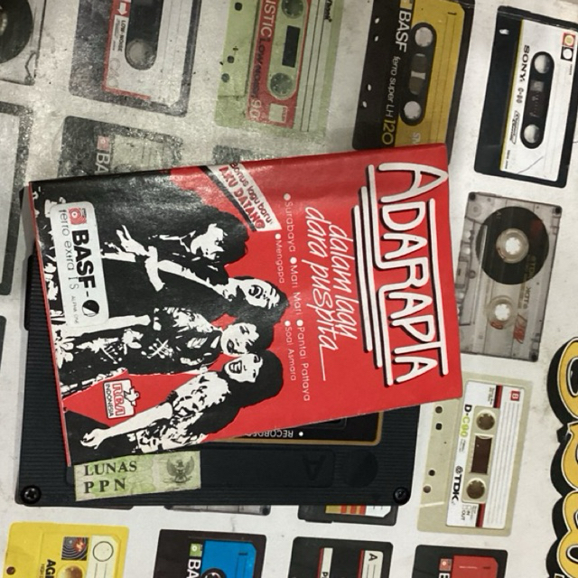 kaset pita adarapia dalam lagu dara puspita