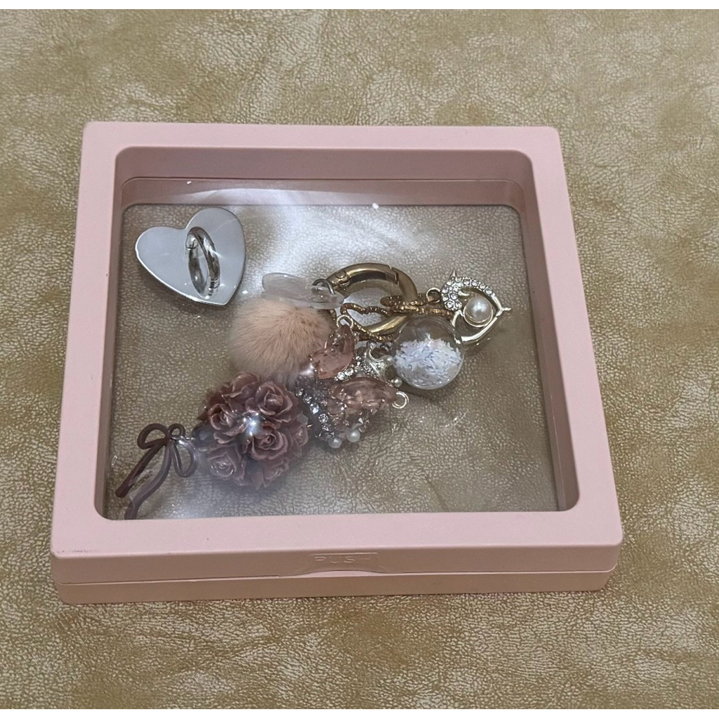Phone Charm Bunga Coklat
