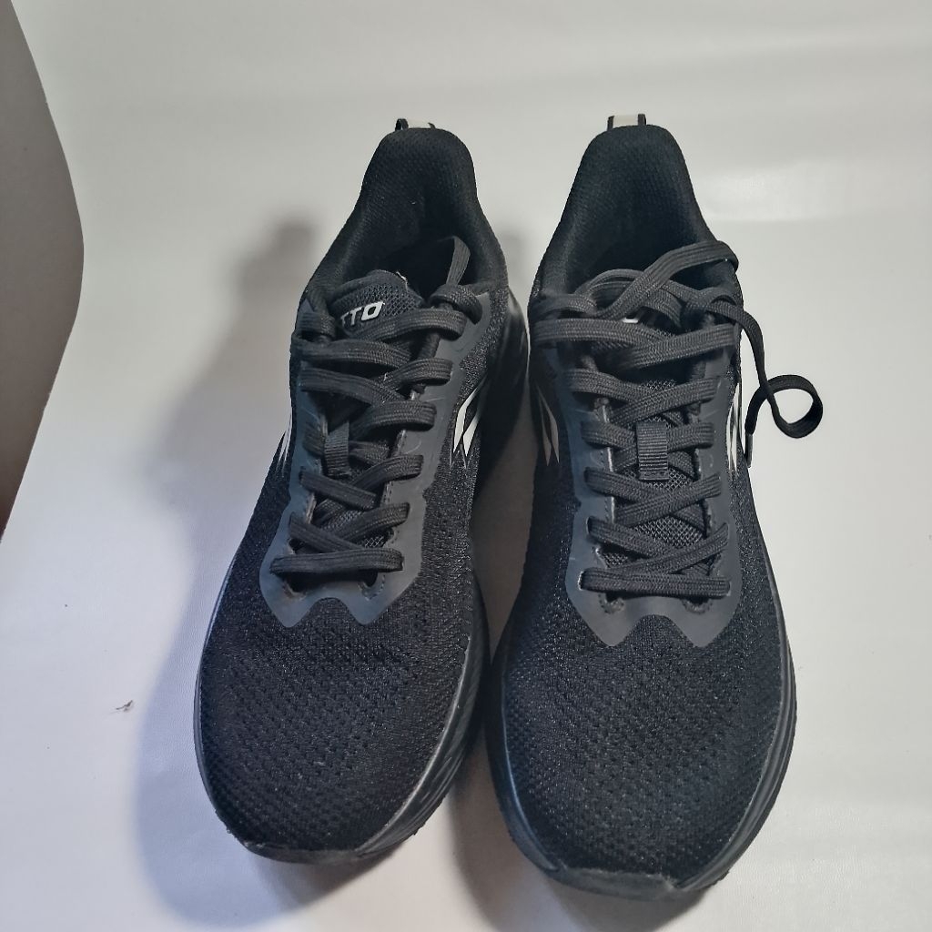 sepatu lotto running