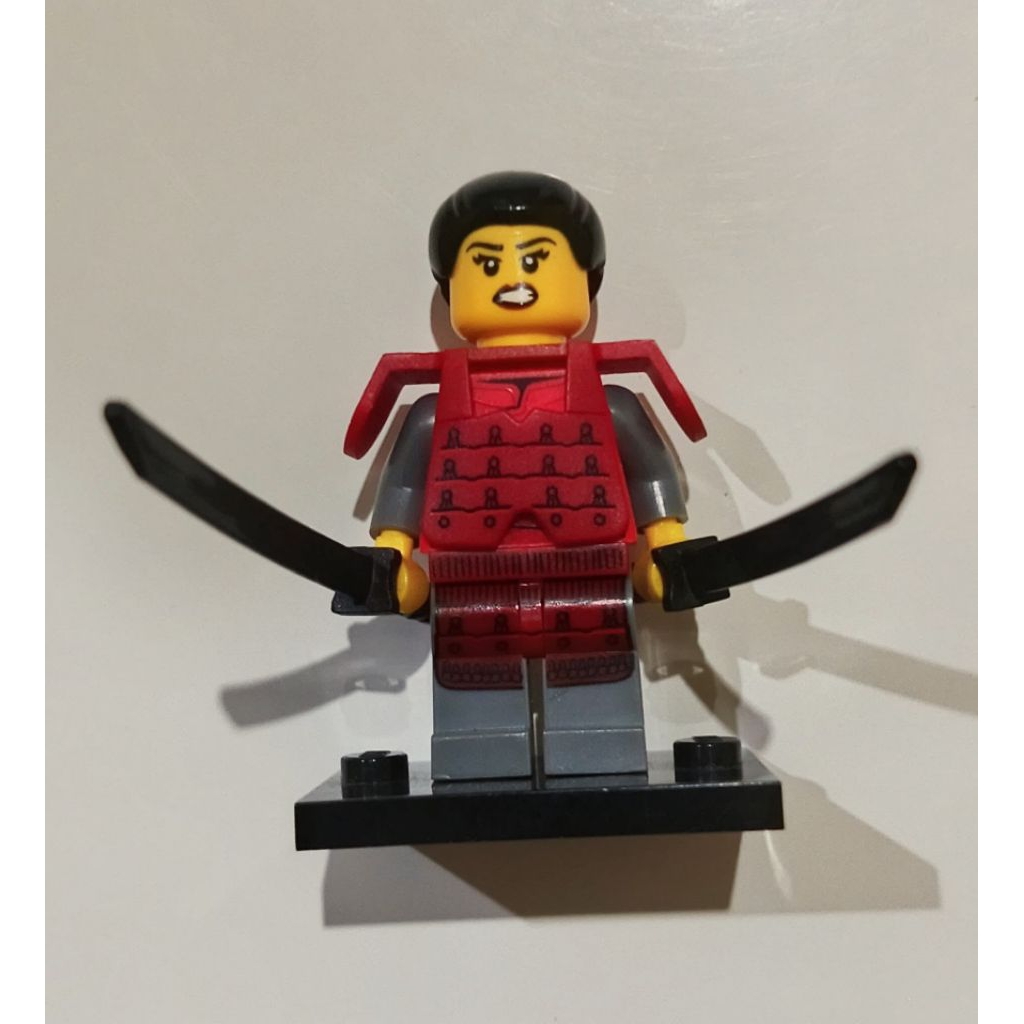 LEGO Minifigure Series 13 (Samurai Girl) sealed