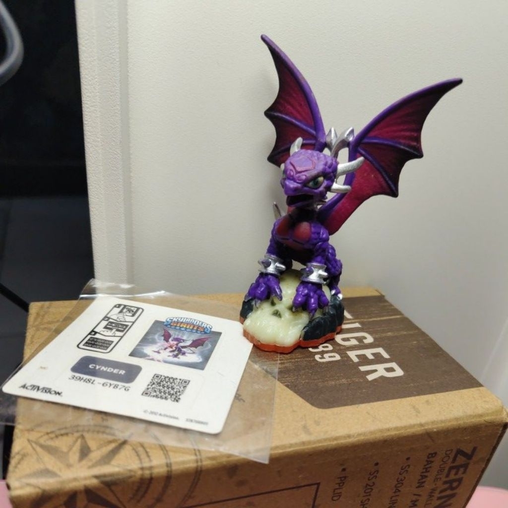 figure skylander giants cynder