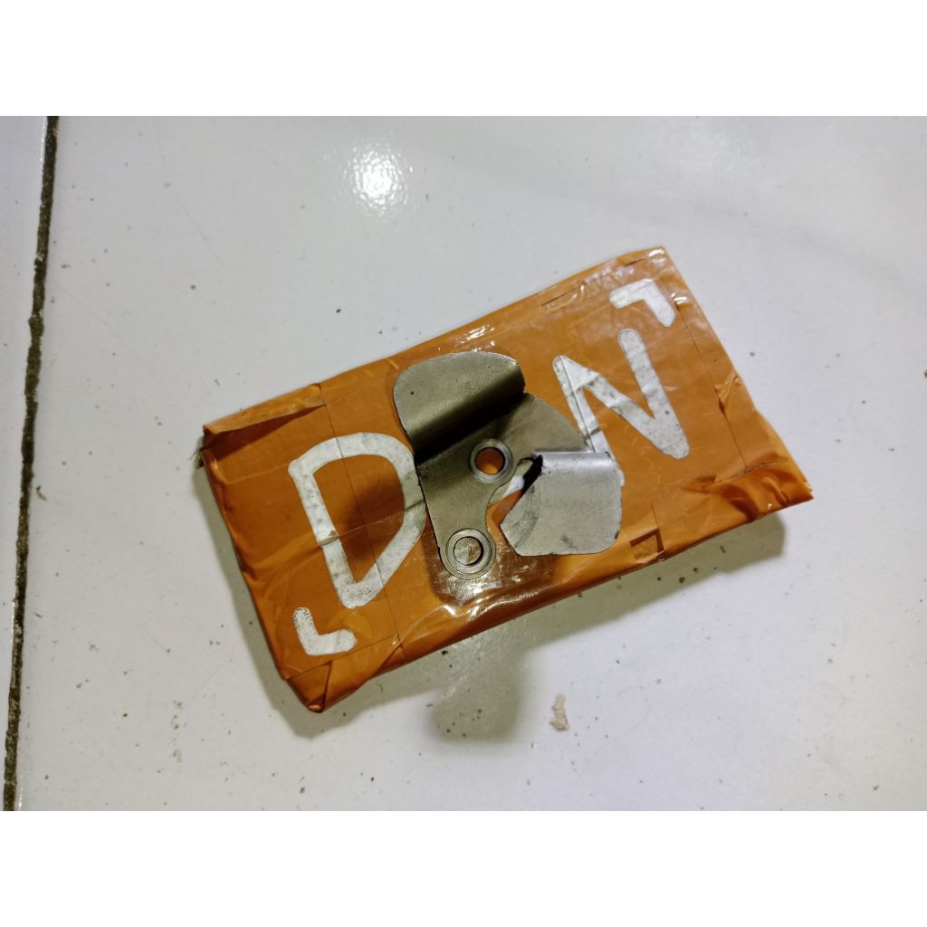 plat penahan dekompresi suzuki spin 125 hayate skywave