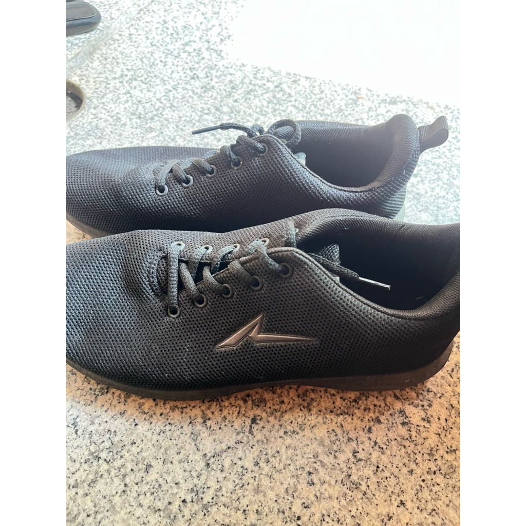 Sepatu Ando sepatu kerja sepatu olahraga fullblack sepatu sekolah sepatu preloved