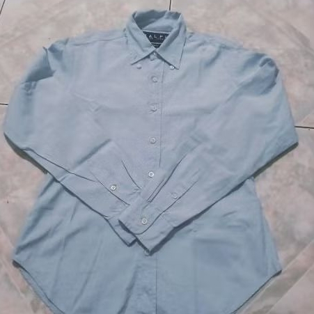 ralph lauren kemeja polo (tapi di foto ga keliatan jelas tapi aslinya bagus)