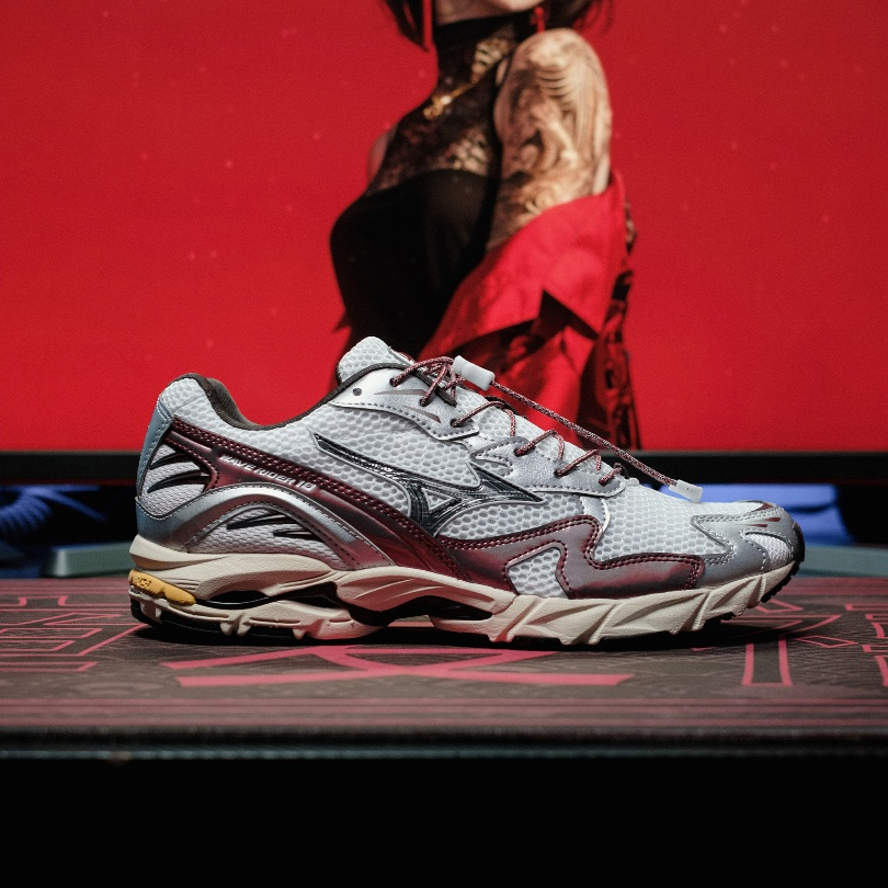 Mizuno Wave Rider 10 White Beige Red