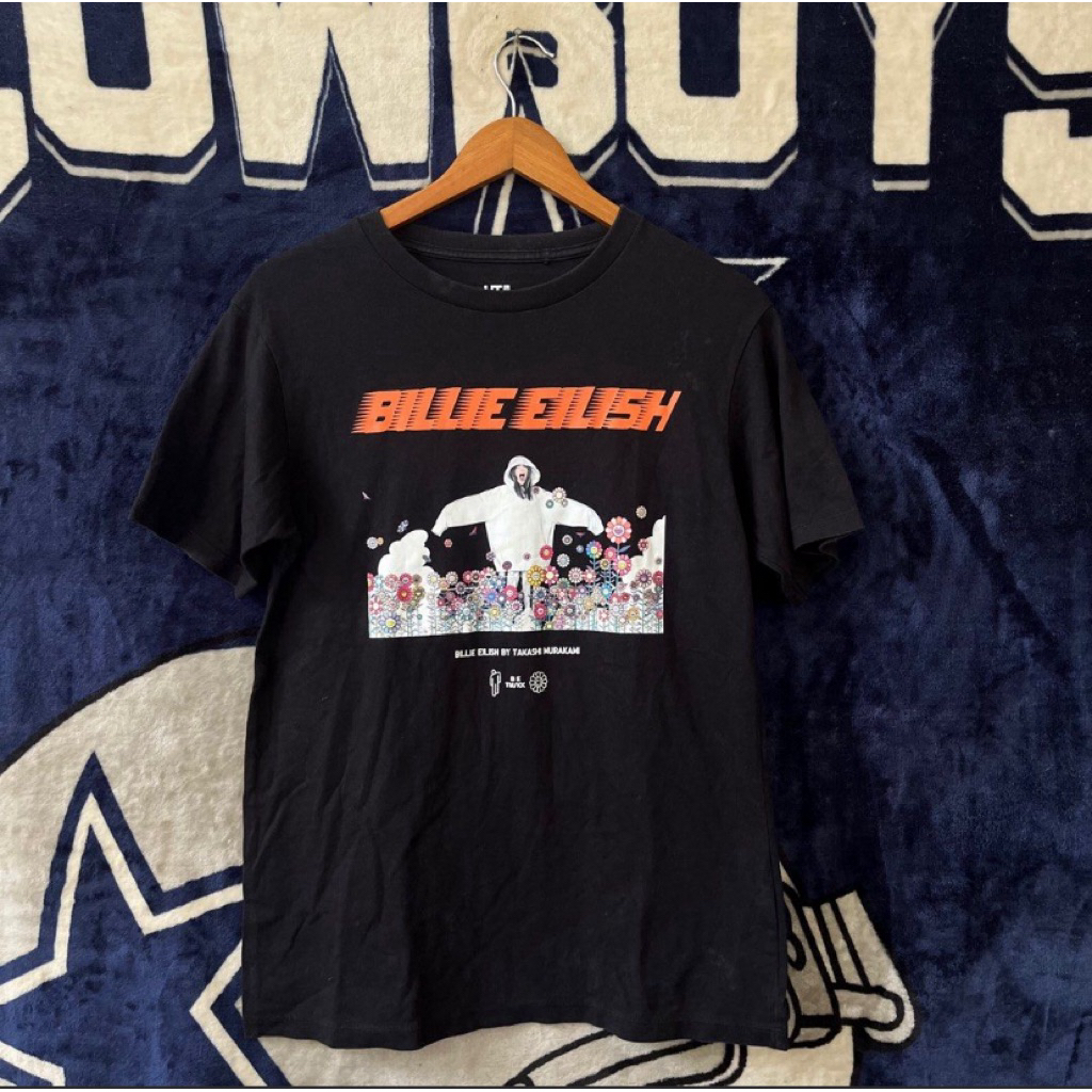 Kaos Uniqlo X Billie Eilish