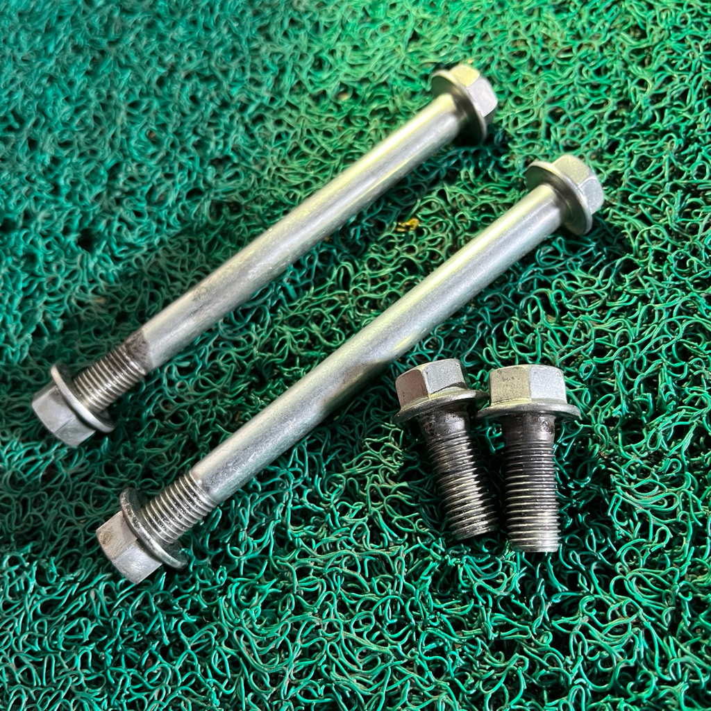 Baut Mounting Engine set R15V3