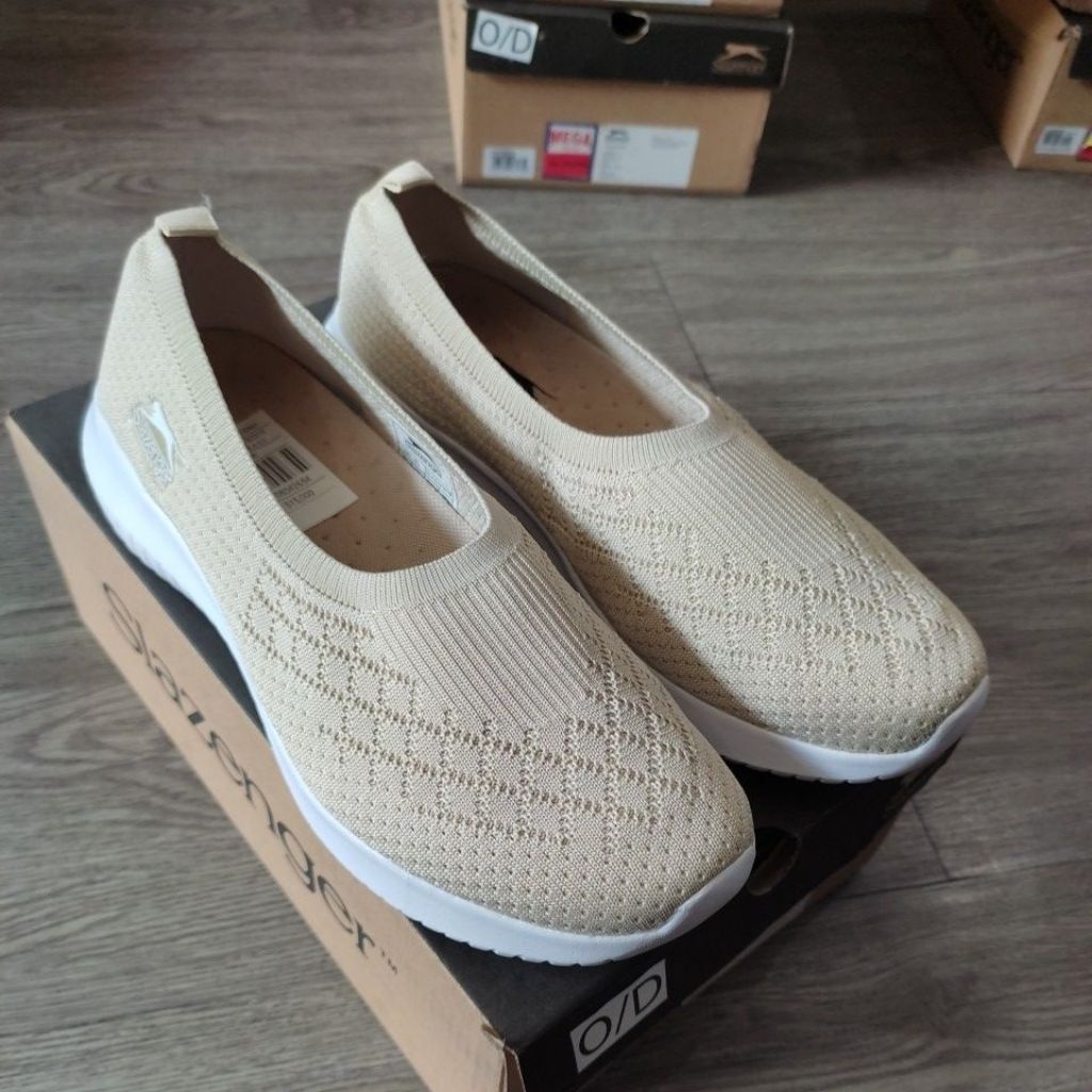 Sepatu Slaz Cream 27710804