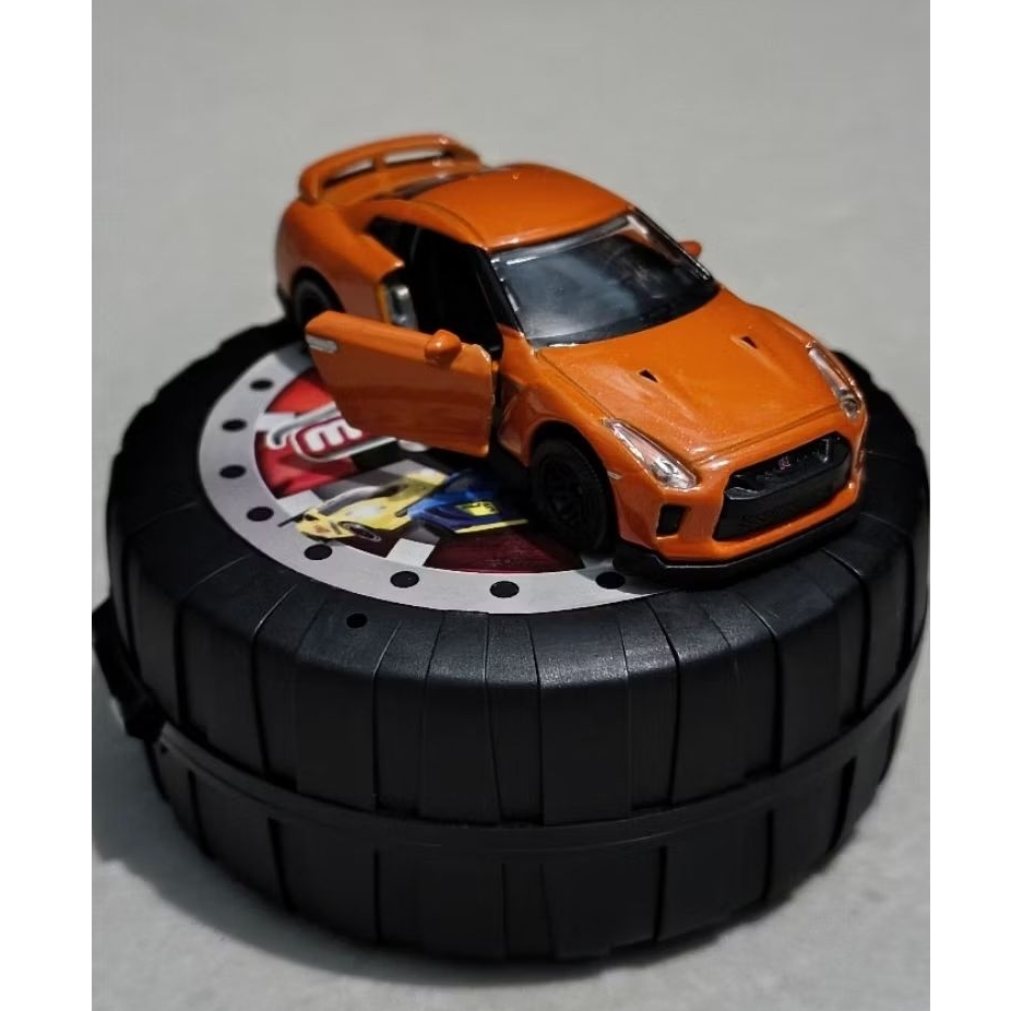 MAJORETTE POMADE NISSAN GTR ORANGE