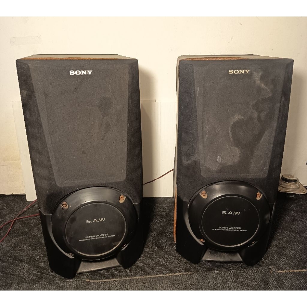 sepasang speaker sony jadul Sony ss-XB4V menggelegar