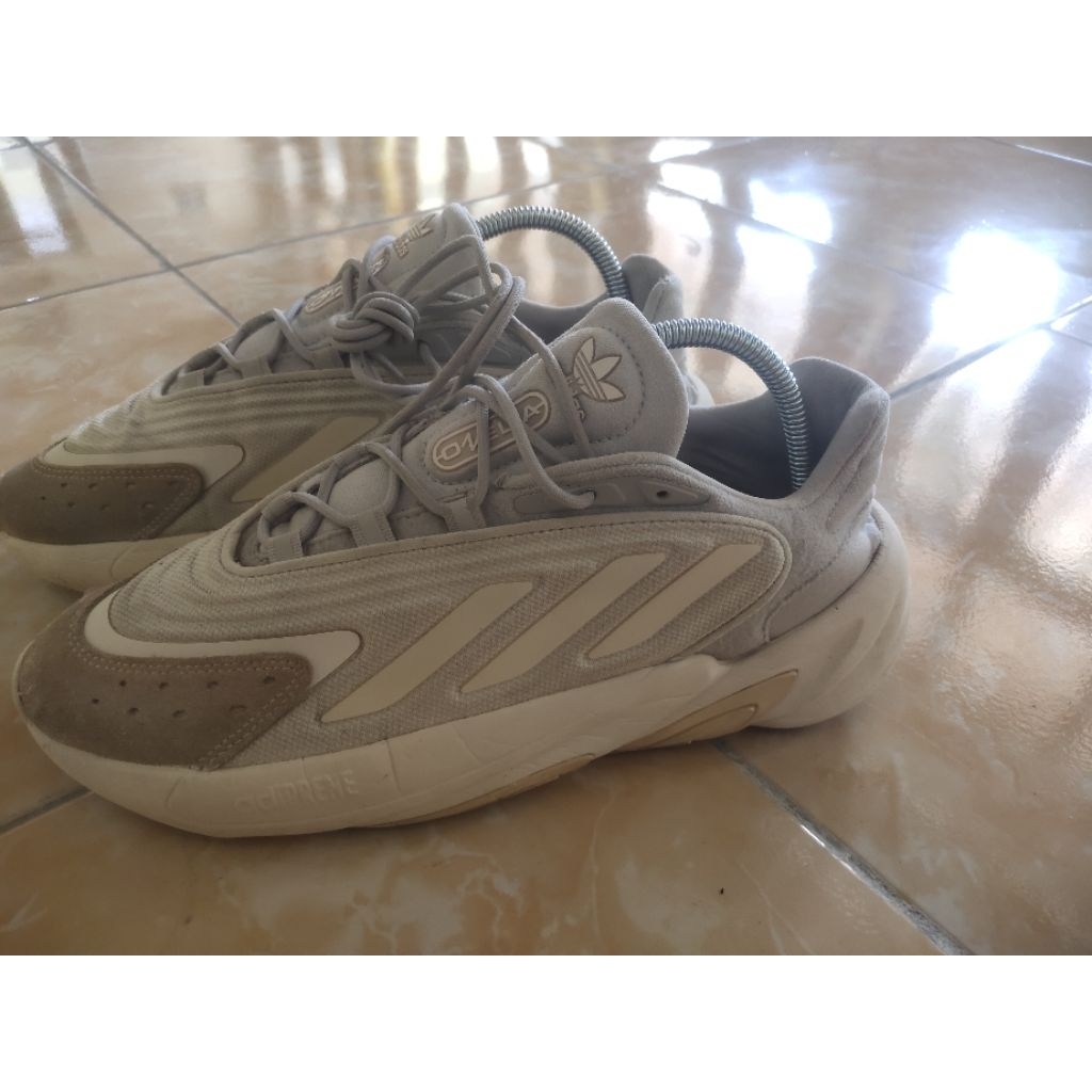 Adidas Ozelia sz 41 insole 26