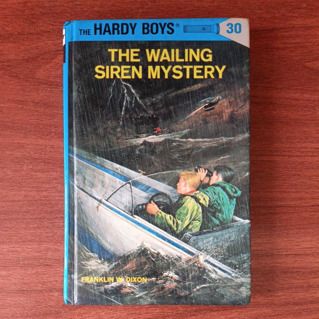NOVEL THE HARDY BOYS THE WAILING SIREN MYSTERY
