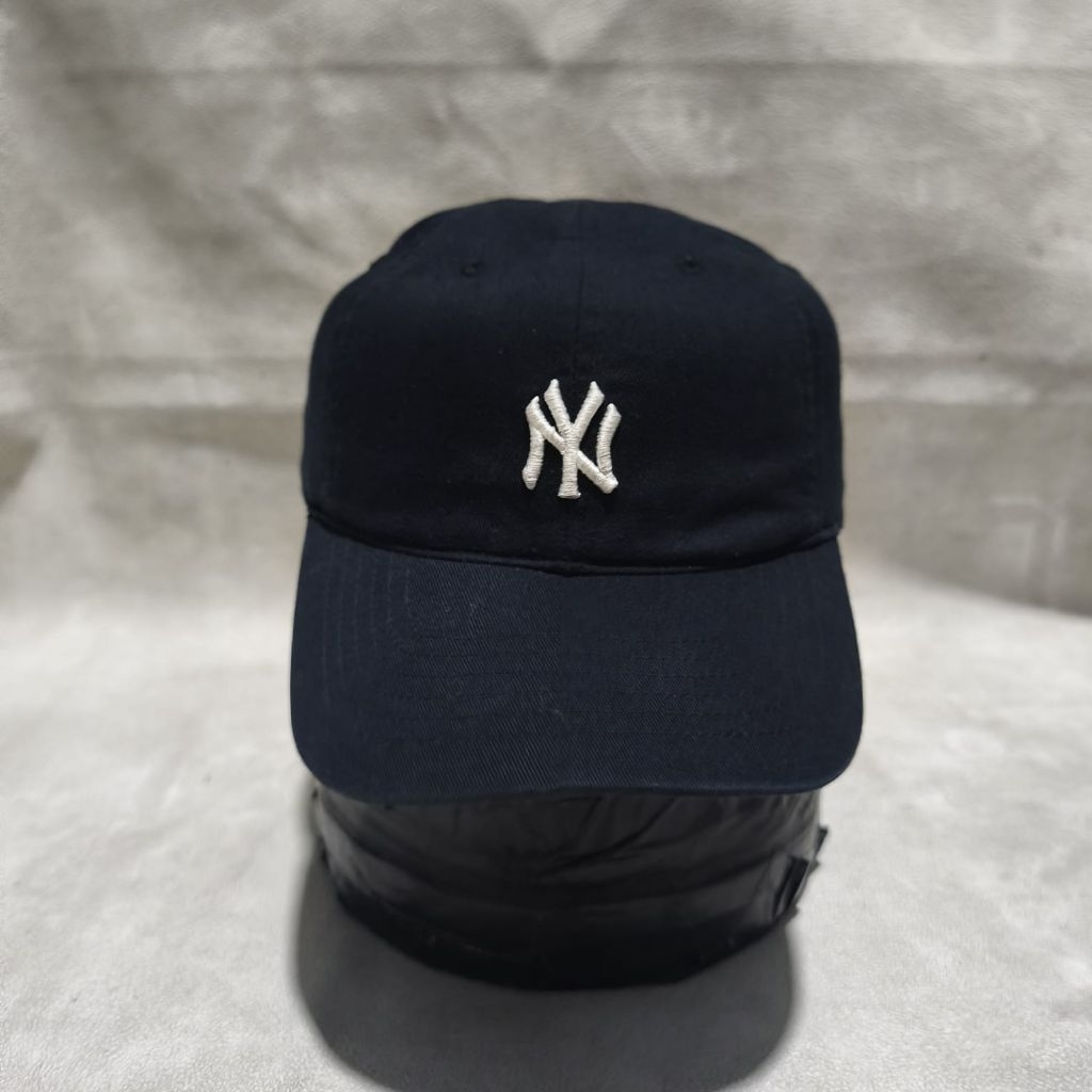Topi pria NY hitam logo putih