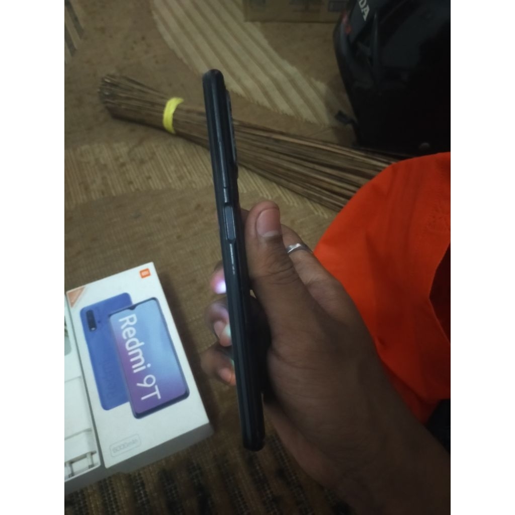 Xiaomi Redmi 9T 4+1/64 Second Fullset Mulus Nominus