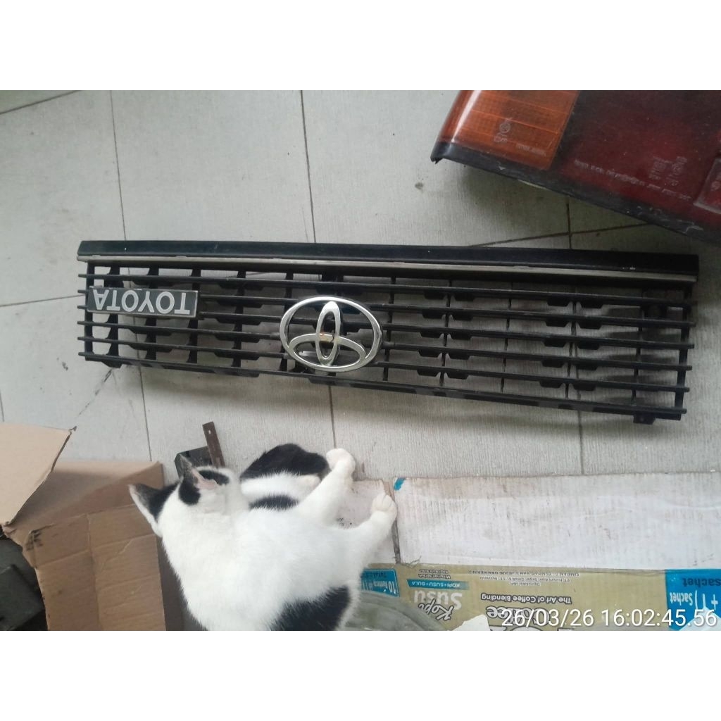 Grill Toyota corolla dx 83