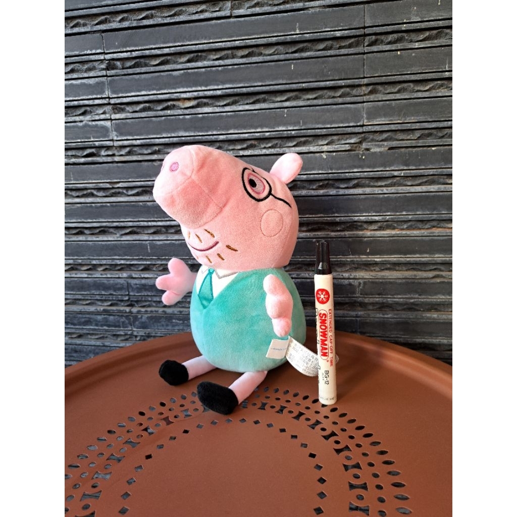 boneka preloved-boneka kartun peppa pig(daddy pig)