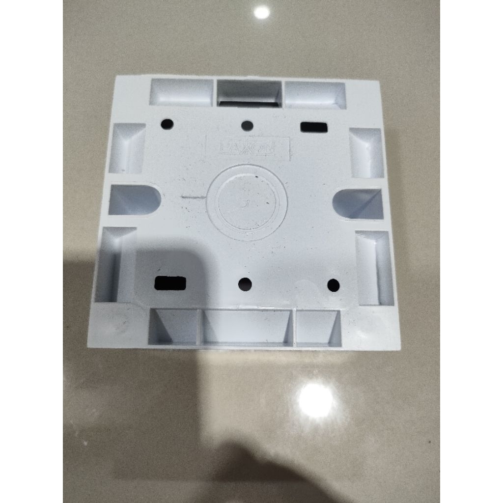 Box OB MK Paxton putih