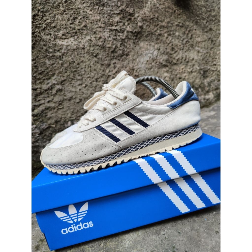 Adidas City Marathon size 42