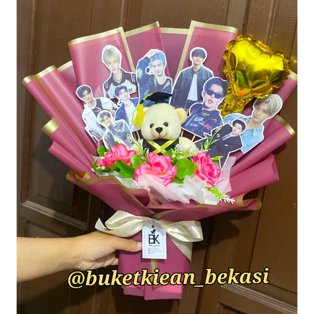 buket boneka wisuda K-Pop/ buket foto polaroid/ buket foto KPop/ buket nct / buket BTS / buket foto 