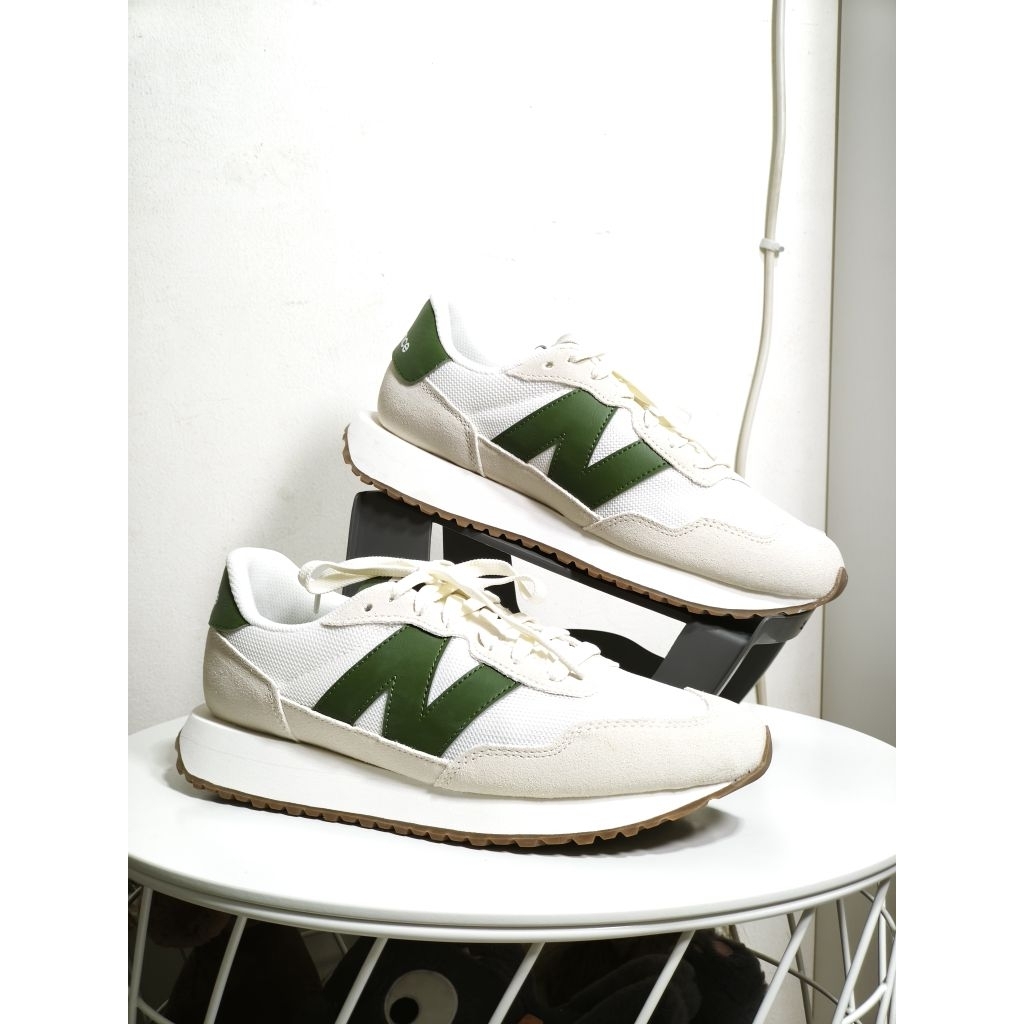 ( PRELOVED ) New Balance 237