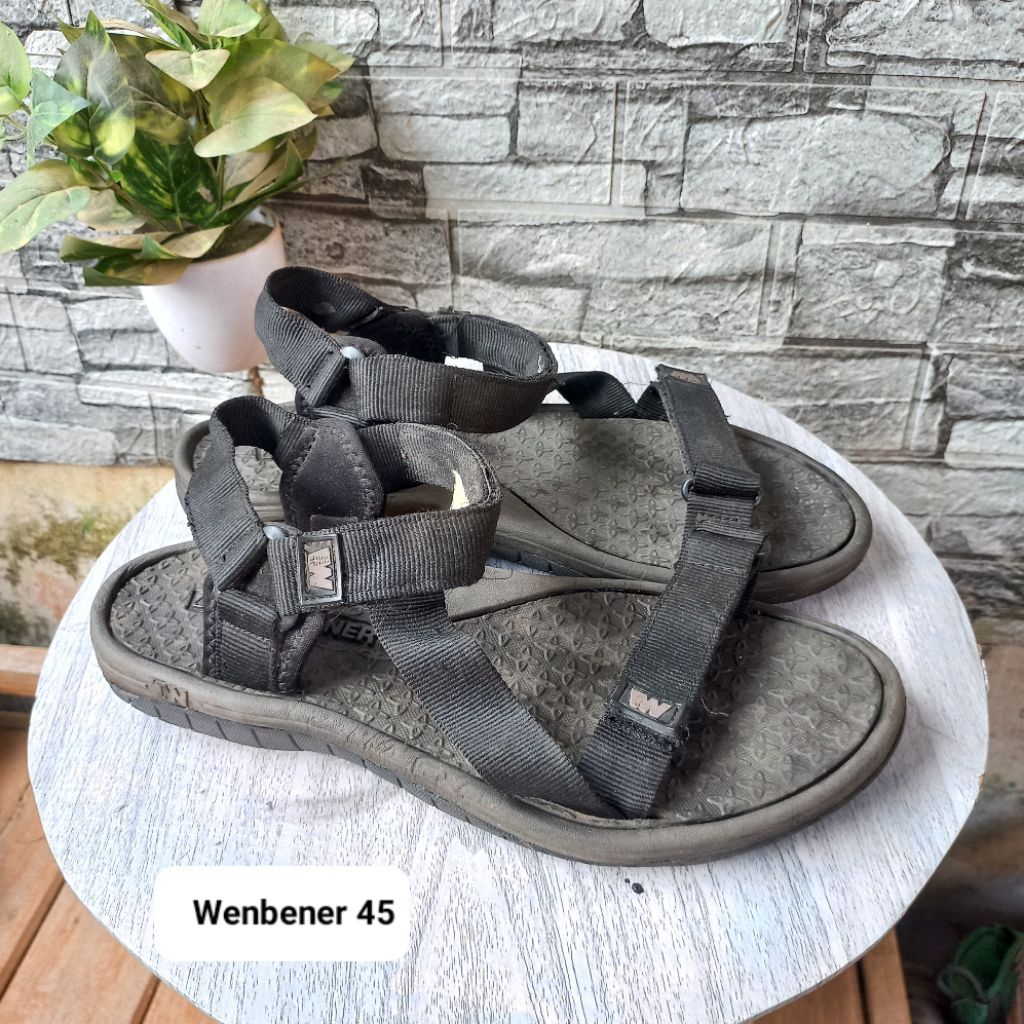 Sandal second/bekas merk wenbener size45 insol29cm