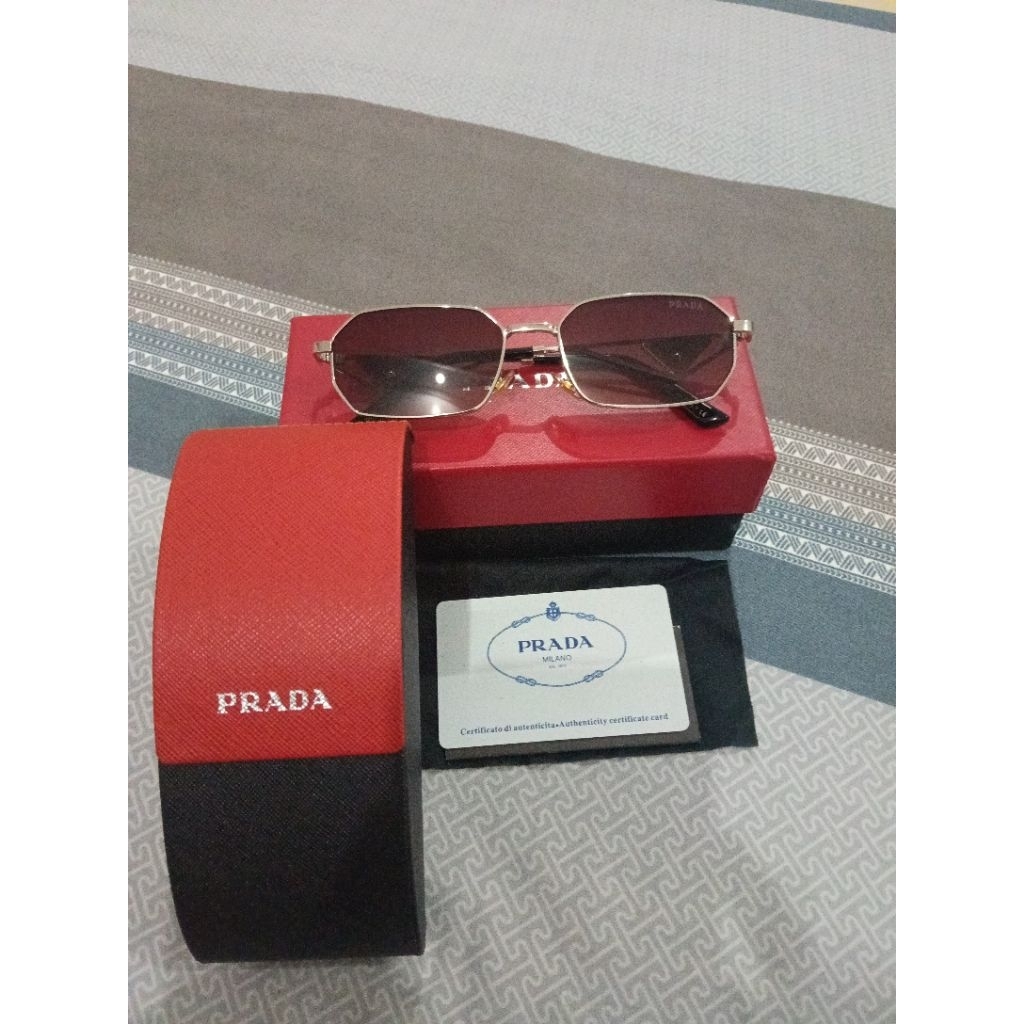 kacamata prada