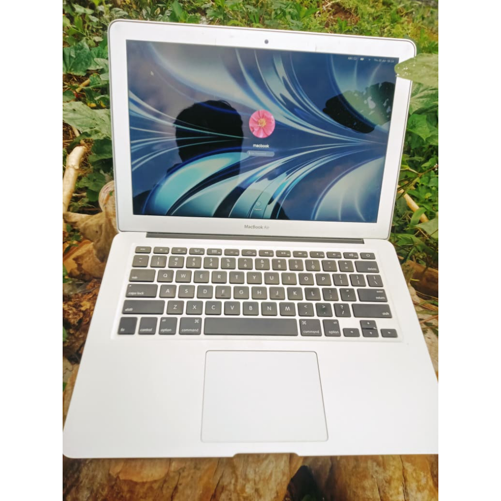 Apple MacBook Air 2017 13 inch Core i5 RAM 8GB SSD 256GB Fullset Box Second