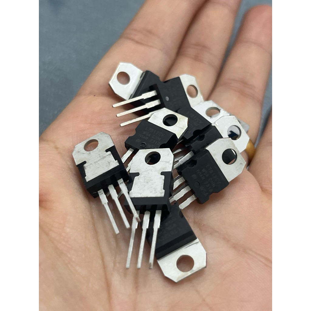 IC Lm7812 regulator 12V