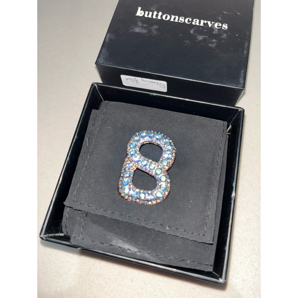 [Preloved] Buttonscarves Brooch-Luxe Signature Gleaming Baby Blue