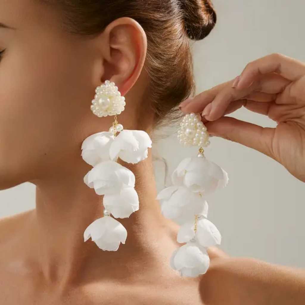 Anting Pesta Anting Juntai Bunga Putih Anting Panjang Perhiasan Wanita AT1184