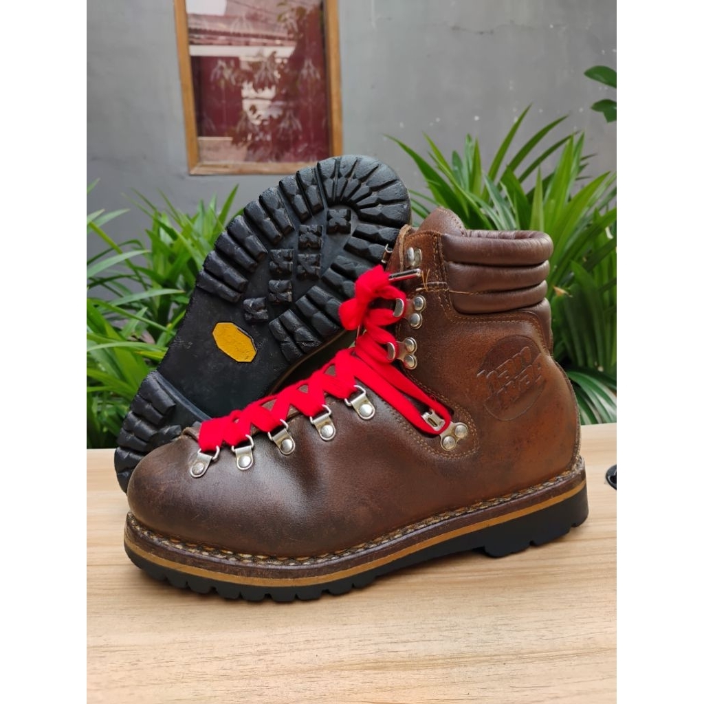 Hanwag hiking monkey boots