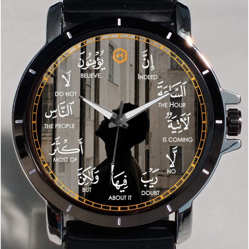 Jam Tangan Kaligrafi Islami Surah Al-Hajj ayat 7.