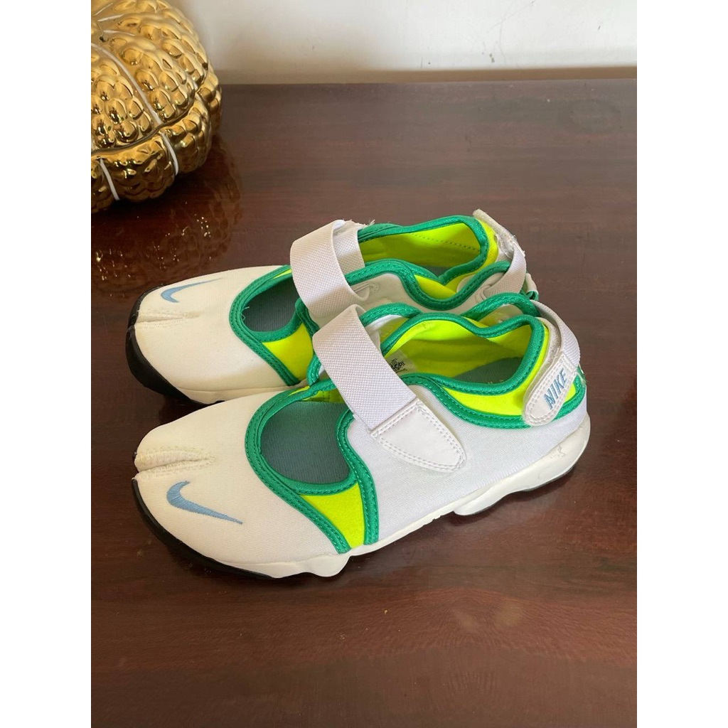 preloved sepatu nike air rift size 38 (like new)