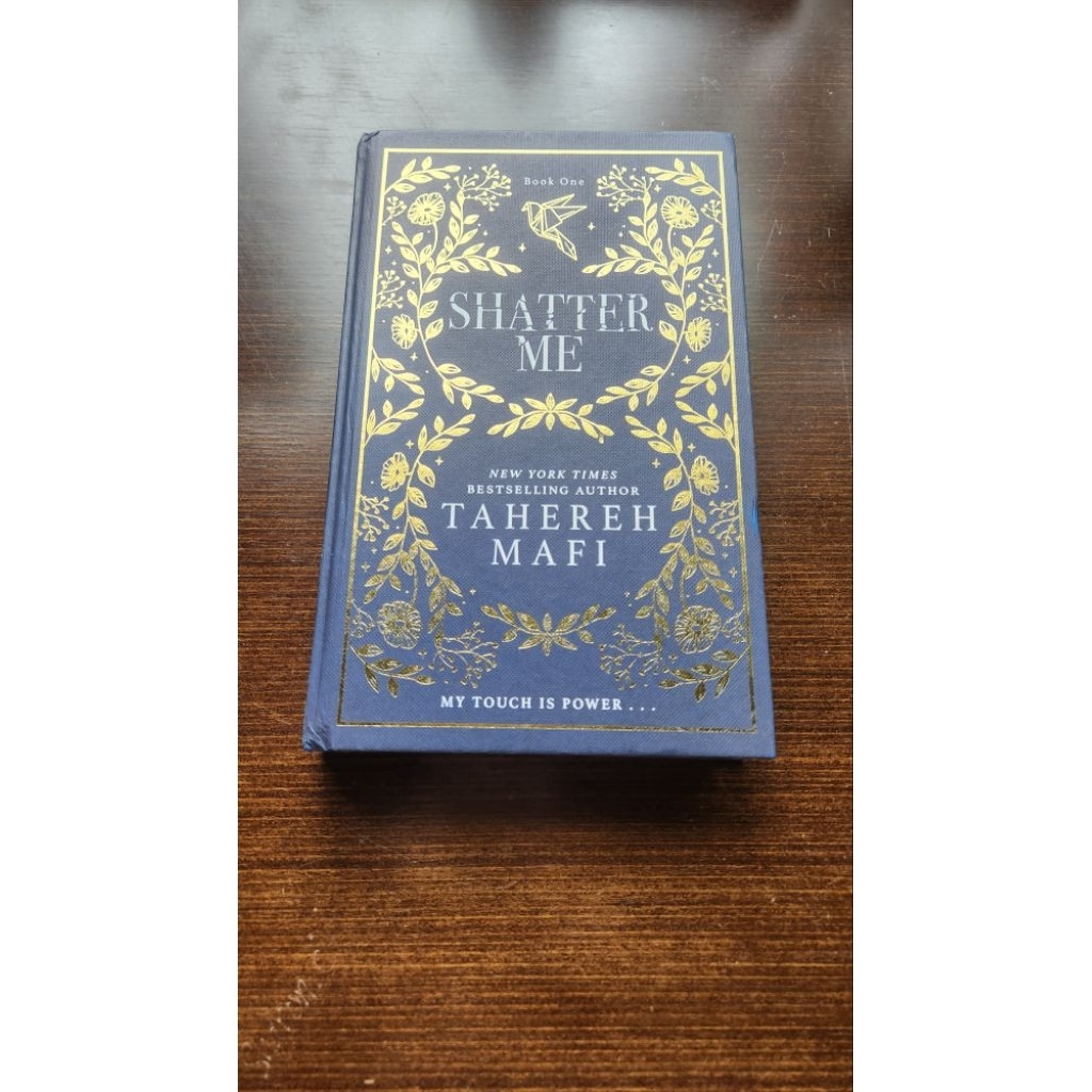[Preloved] Shatter Me by Tahereh Mafi - Book 1