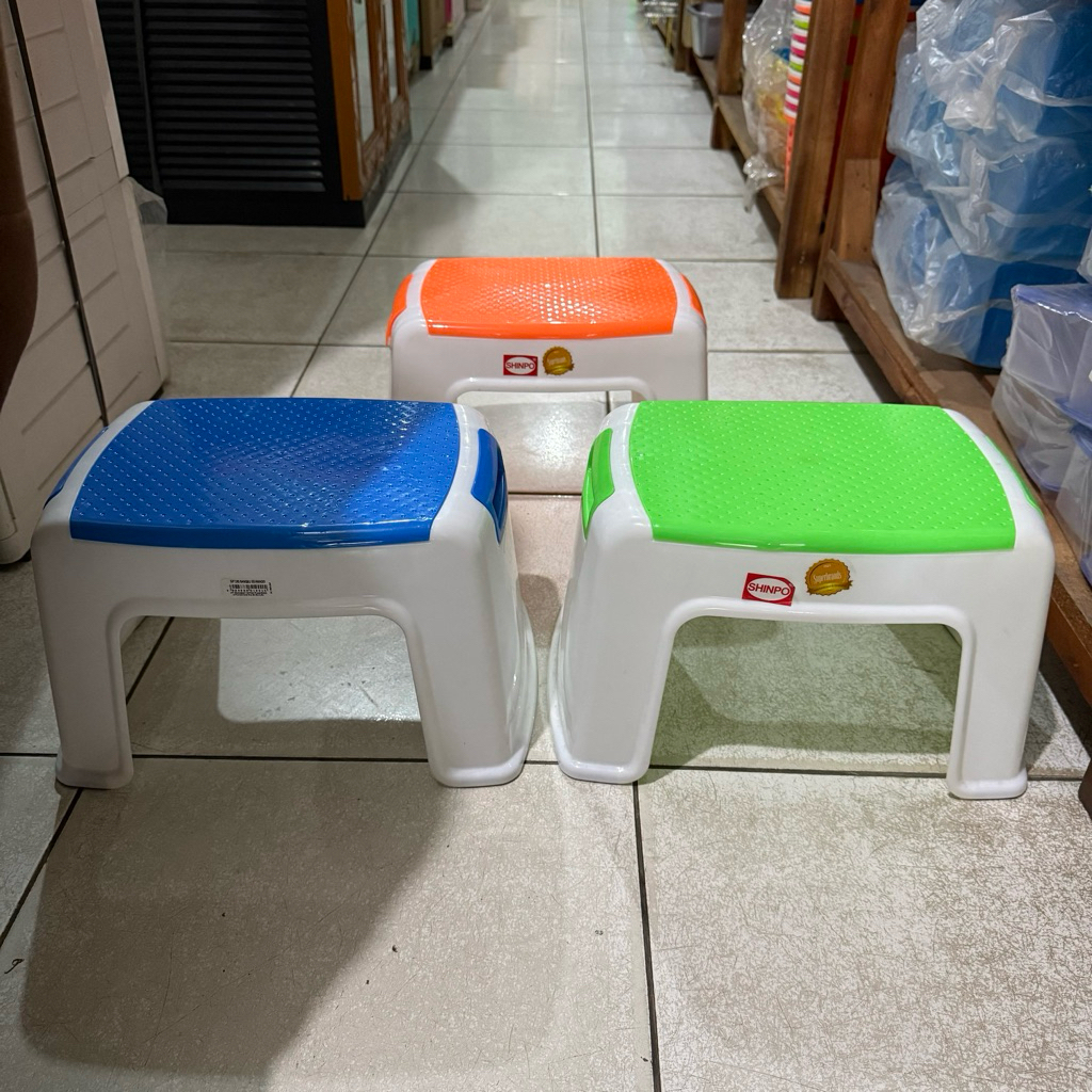 KURSI JENGKOK PLASTIK BY SHINPO