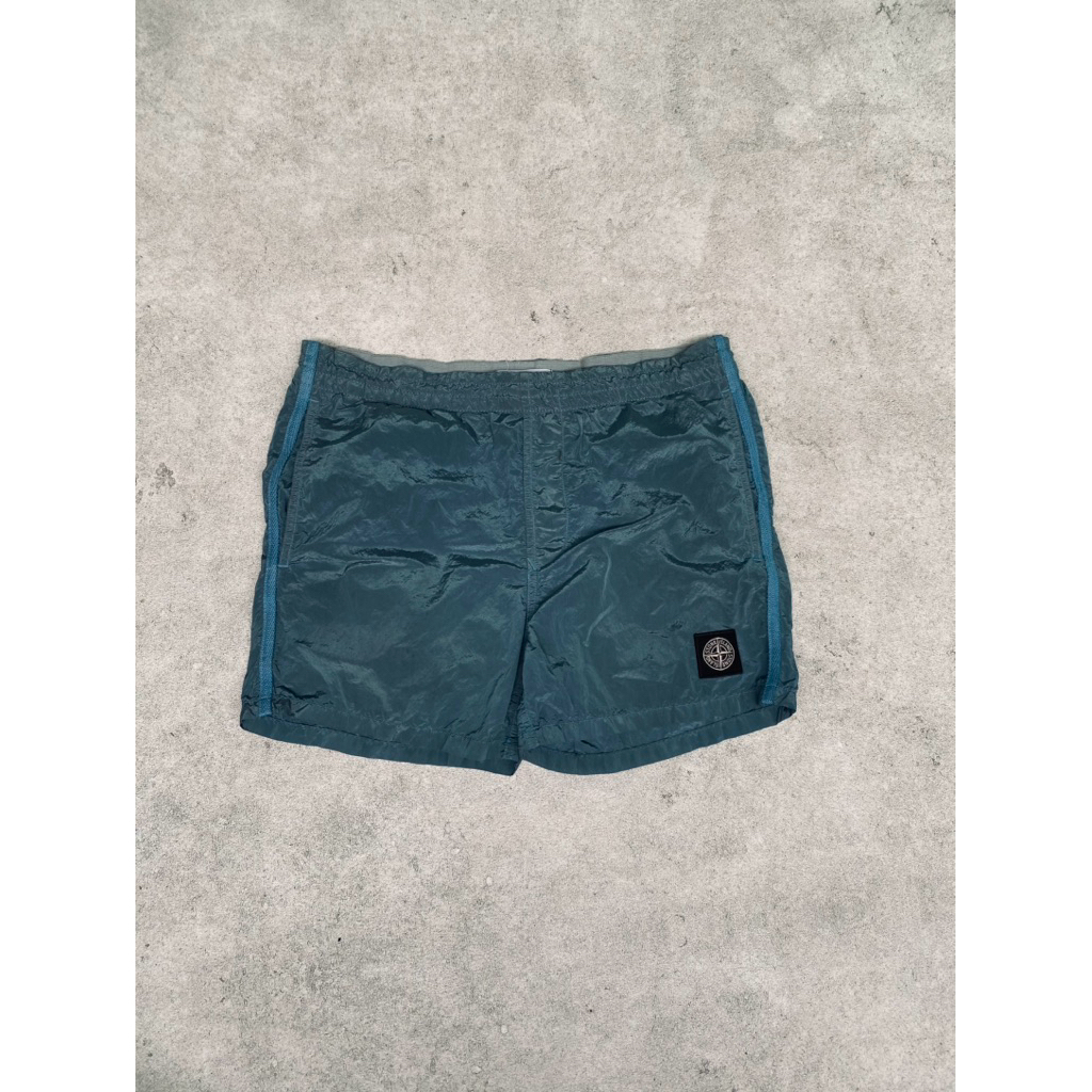 short pants stone island