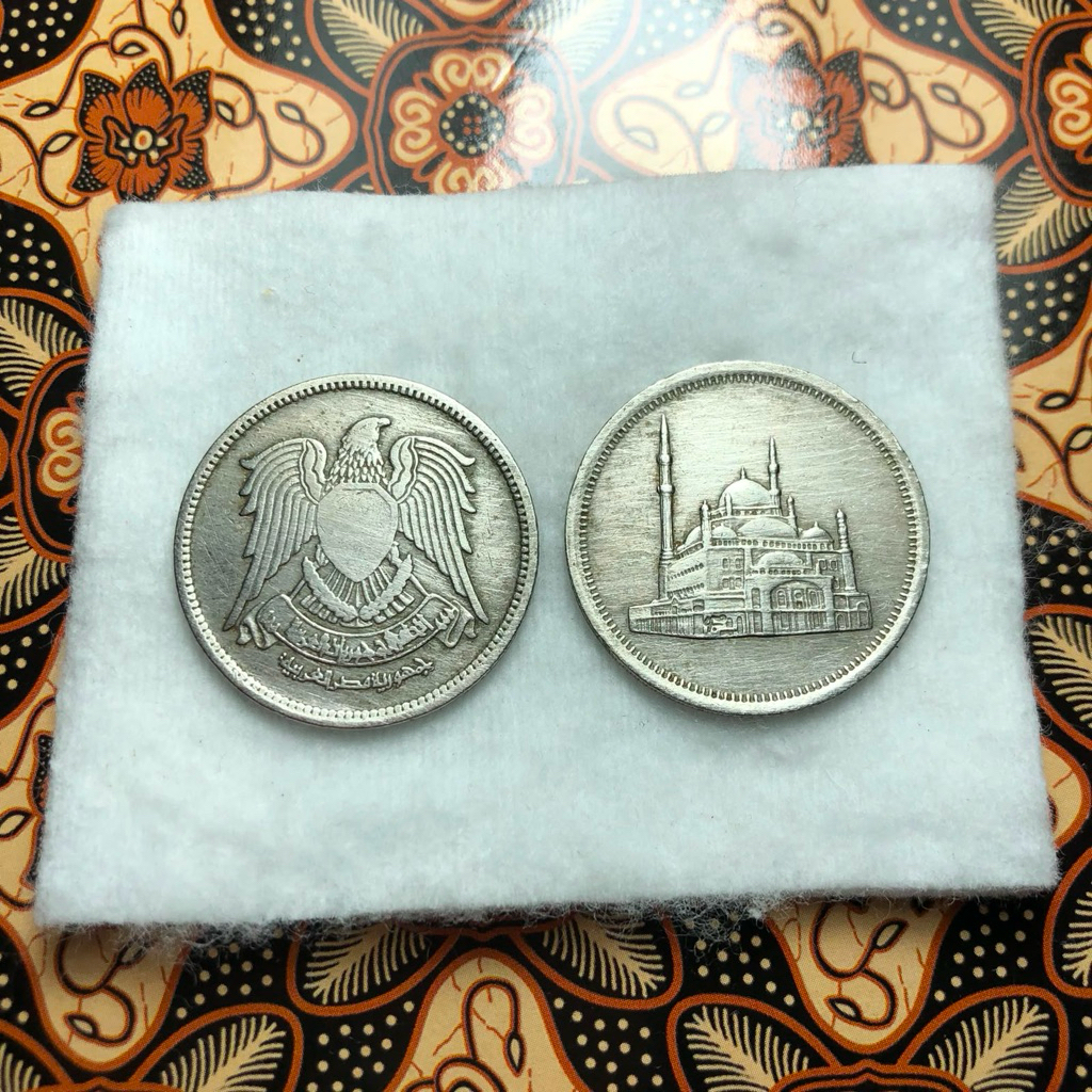 Koin Lama Arab Saudi Langka 2pcs Asli Gambar Mesjid dan Elang