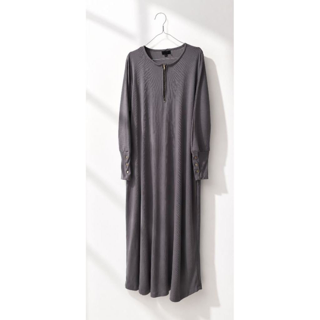 Preloved Larissa Knit Abaya by Shakirasyari