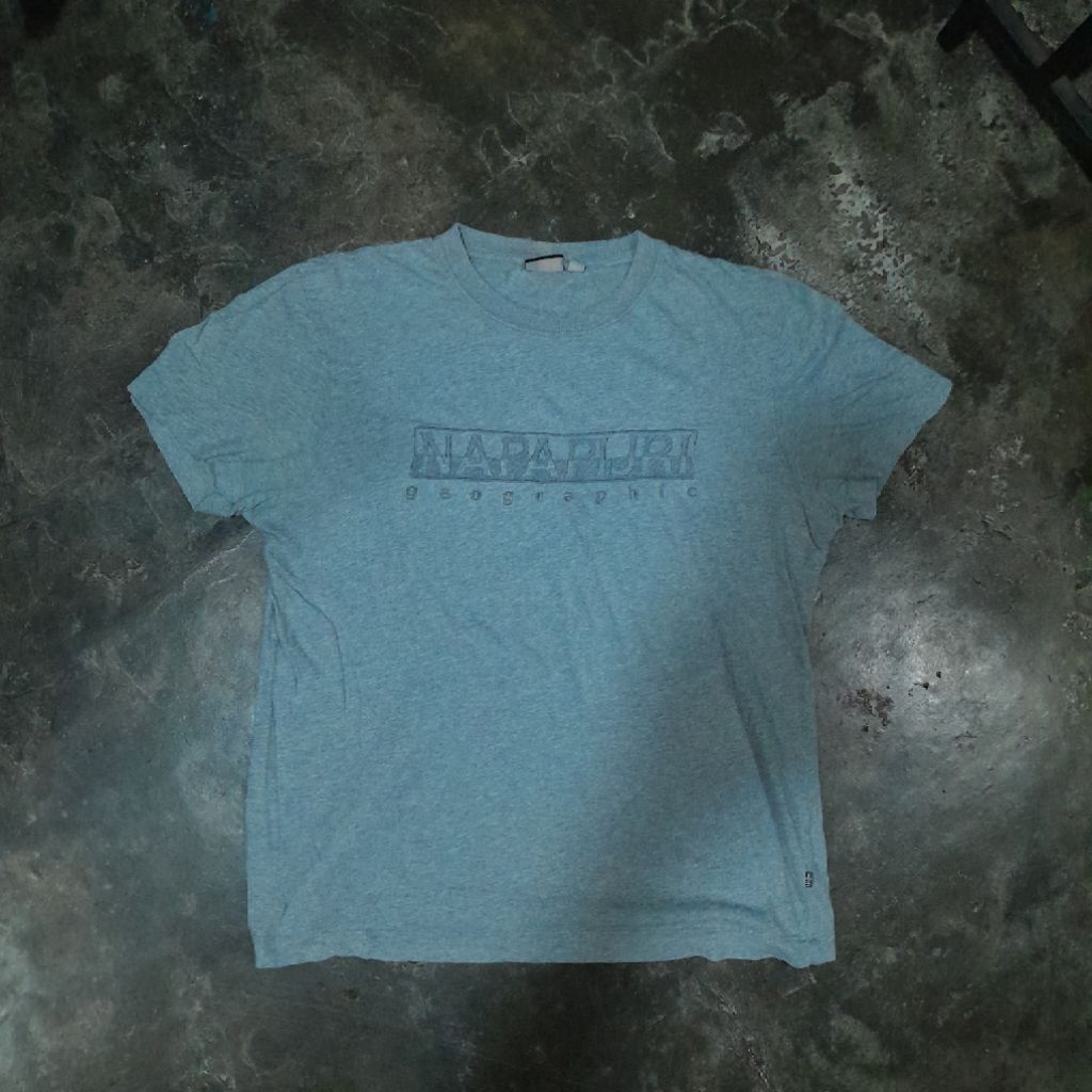 NAPAPIJRI GEOGRAPHIC EMBROIDERED T SHIRT GREY