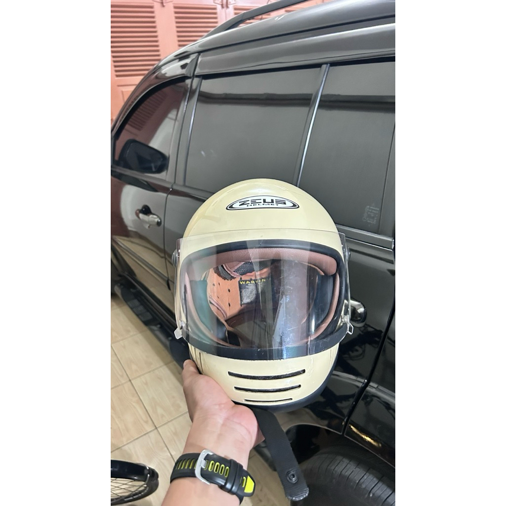 zeus 816E retro Helm