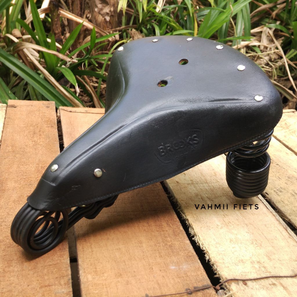 Sadel gelung hitam sepeda onthel