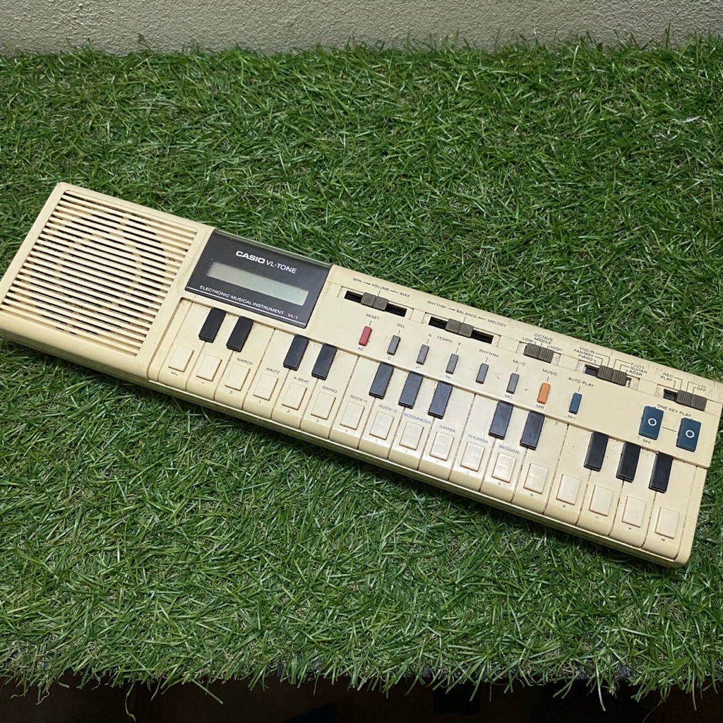 Vintage Casio VL-TONE mini keyboard (1979)